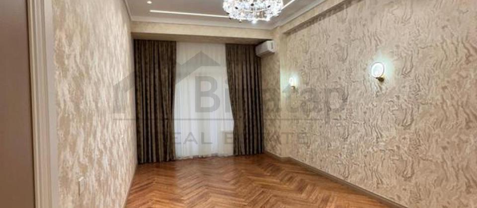 Satilir 4 otaqli menzil/195 kv.m., 28 May m/s yaninda yerlesir - 4