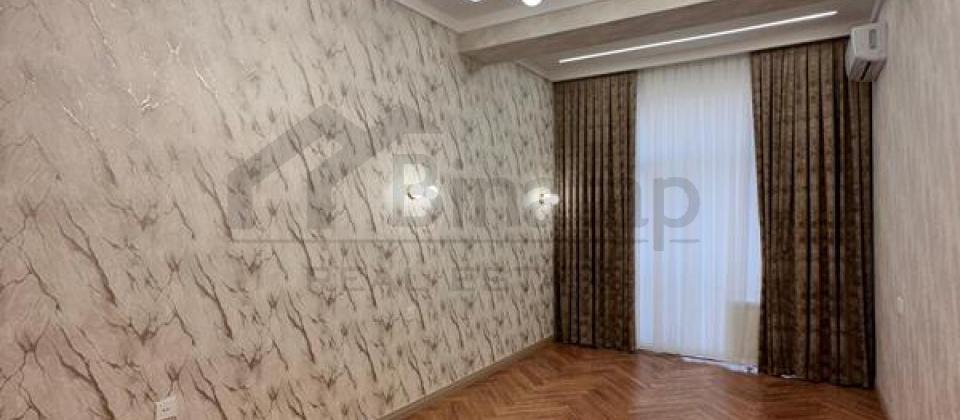 Satilir 4 otaqli menzil/195 kv.m., 28 May m/s yaninda yerlesir - 6