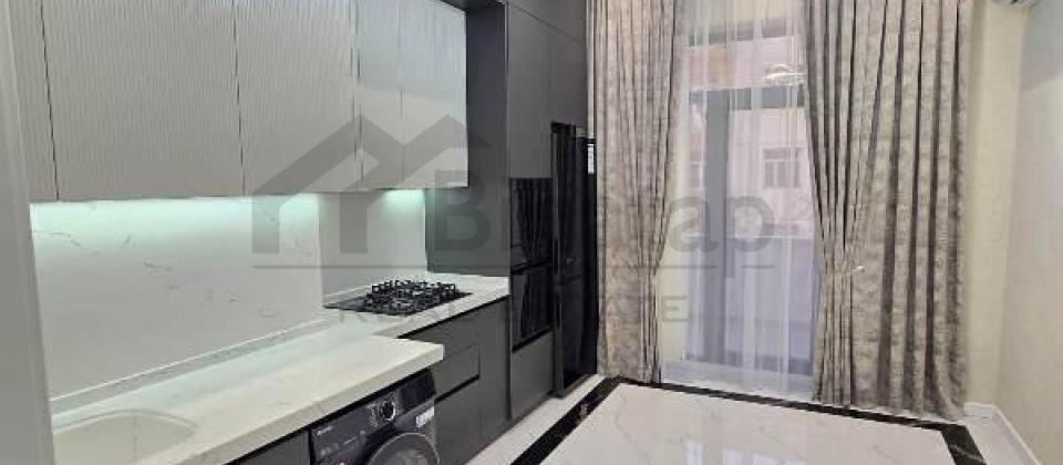 Satilir 2 otaqli menzil/95 kv.m., 28 May m/s yaninda yerlesir