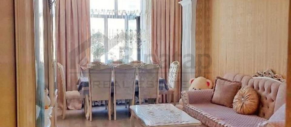 Satilir 2 otaqli menzil/74 kv.m., Yasamal parki ve İnsaatcilar m/s yaxindir