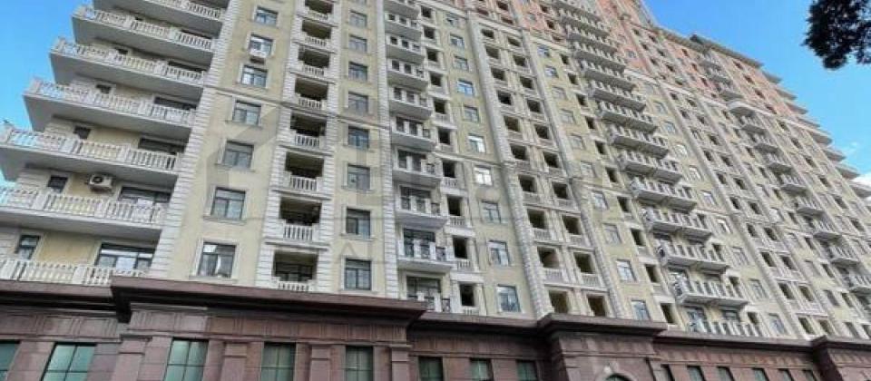 Satilir 3 otaqli menzil/136 kv.m., Renessans Palace, Elmler Akademiyasi m/s yaxindir
