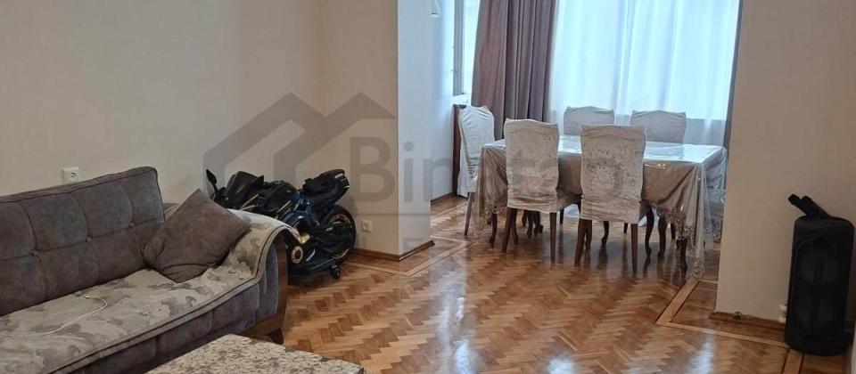 Satilir 3 otaqli menzil/65 kv.m., Musabeyov parkinin yani, Elmler Akademiyasi m/s yaxindir