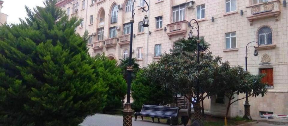 Satılır 2 otaqlı köhnə tikili 63 m², Nizami m.