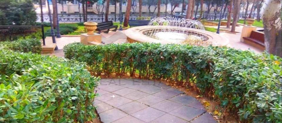 Satılır 2 otaqlı köhnə tikili 63 m², Nizami m. - 12