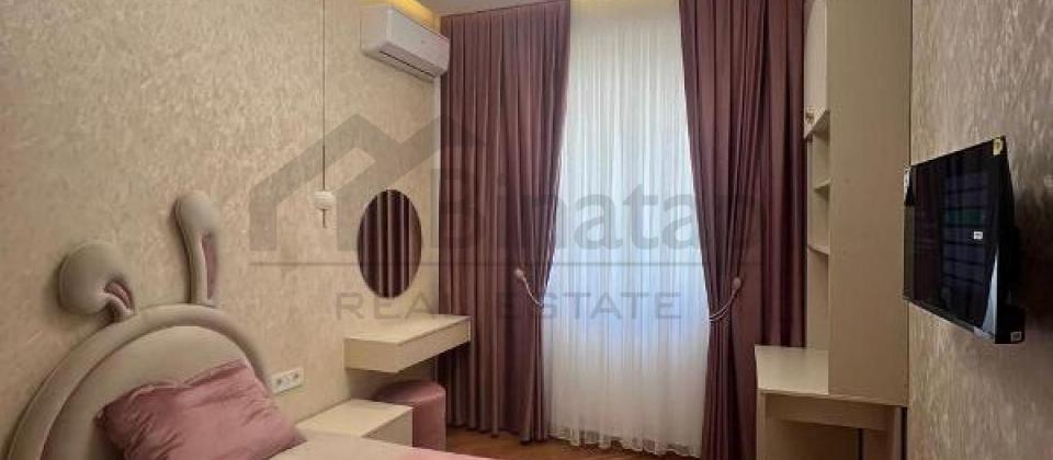 Satilir 4 otaqli menzil/145 kv.m., Yasil Ada usaq bagcasinin yani, 8 Noyabr m/s yaxindir - 5