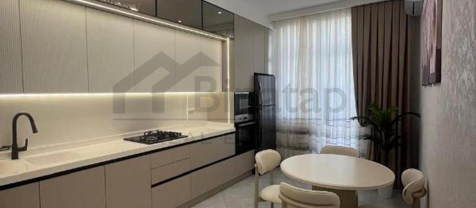 Satilir 4 otaqli menzil/145 kv.m., Yasil Ada usaq bagcasinin yani, 8 Noyabr m/s yaxindir - 7