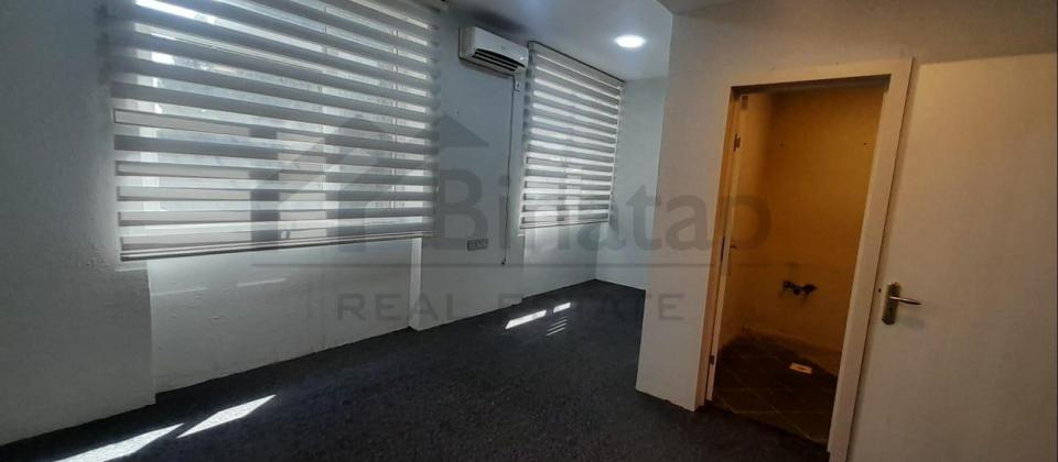 Əhməd Rəcəblidə plazada ofislərin icarəsi əşyalı