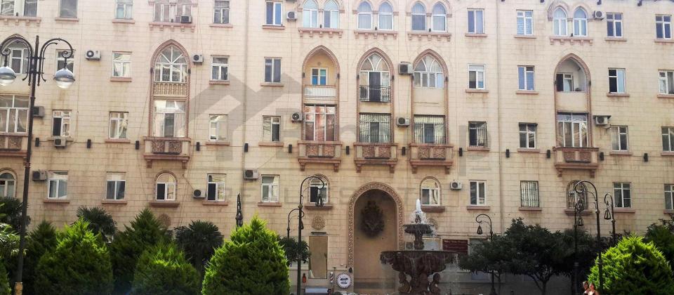 Satılır 2 otaqlı köhnə tikili 65 m², Nizami m. - 15