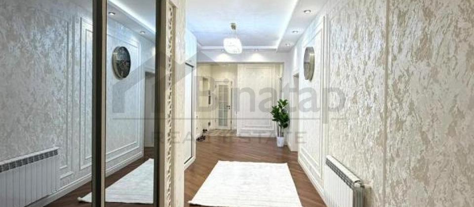Satilir 4 otaqli menzil/183 kv.m., Elmler Akademiyasi ve BDU'nun yaninda yerlesir - 14