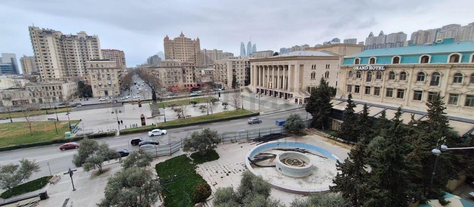 Satılır 4 otaqlı köhnə tikili 120 m², Nizami m. - 2