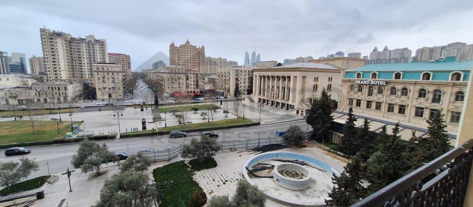 Satılır 4 otaqlı köhnə tikili 120 m², Nizami m. - 15