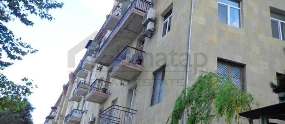 Satılır 1 otaqlı köhnə tikili 40 m², Elmlər Akademiyası m.