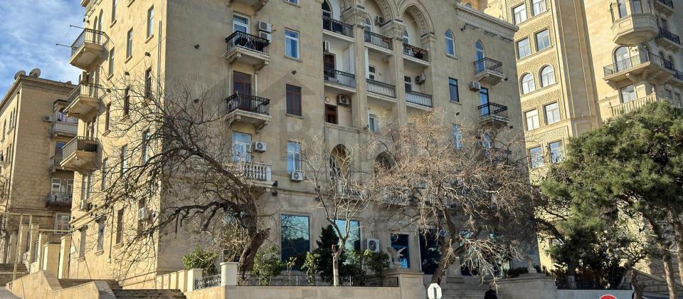 Satılır 2 otaqlı köhnə tikili 55 m², Bayıl q.