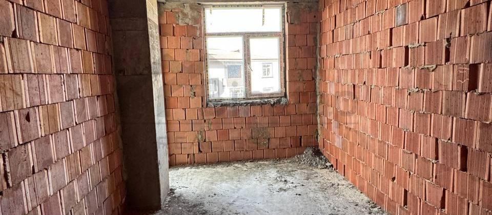 Qurtuluş 93 yaşayış kompleksində təmirsiz bina evi satılır. - 3