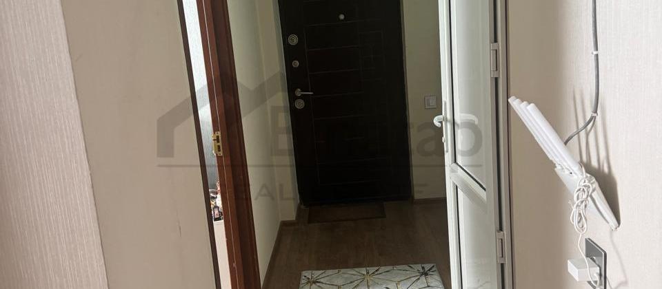 Qurtuluş 93 yaşayış kompleksində təmirli,kupçalı bina evi satılır. - 9
