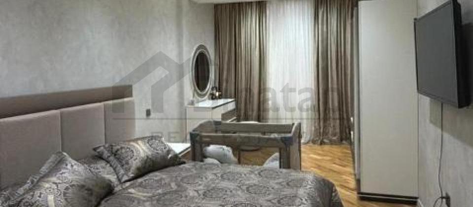 Satilir 4 otaqli menzil/247 kv.m., 28 May m/s yaxindir - 3