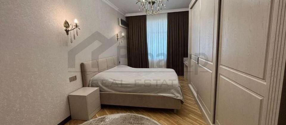 Satilir 4 otaqli menzil/165 kv.m., Nerimanov m/s 3-4 deqiqelik mesafededir - 5