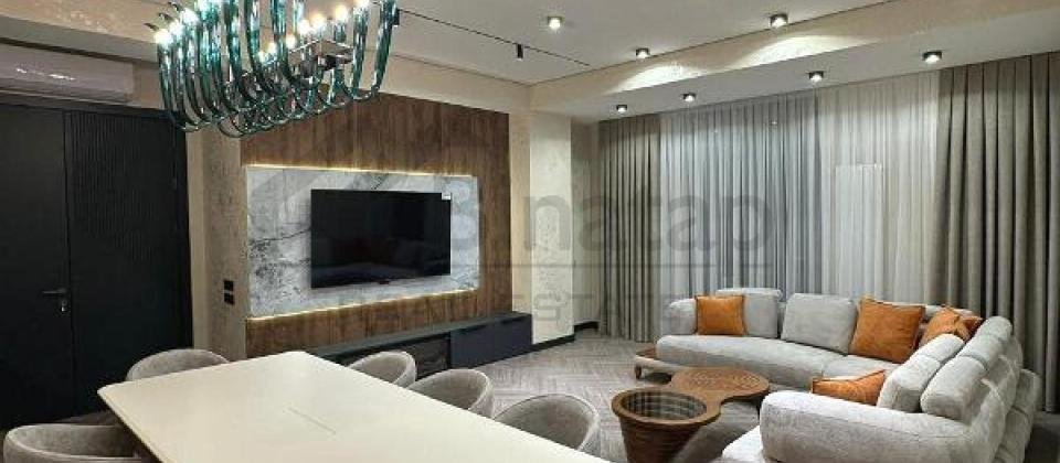 Satilir 3 otaqli menzil/142 kv.m., Zumrud Residence, Heyder Eliyev merkezinin yani