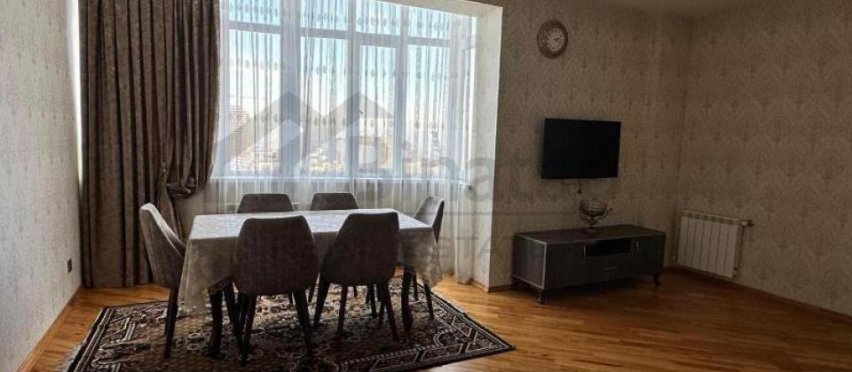 Satilir 3 otaqli menzil/120 kv.m., 20 Yanvar m/s ve Bravo marketin yaninda yerlesir