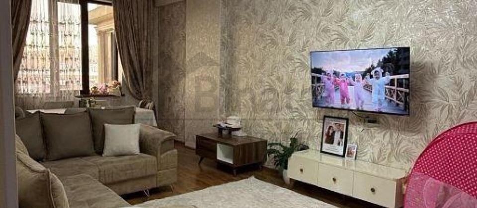 Satilir 3 otaqli menzil/136 kv.m., A.M.Serifzade kucesi, İnsaatcilar m/s yaninda yerlesir