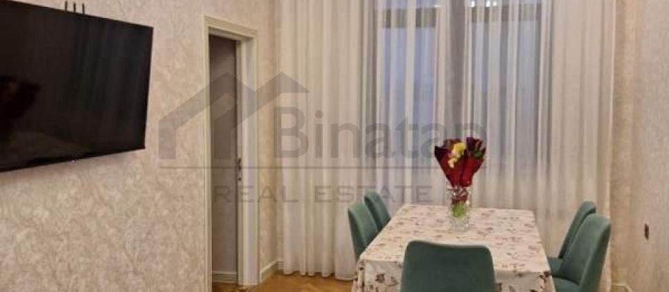Satilir 3 otaqli menzil/63 kv.m., Tibb Universitetinin yaninda yerlesir