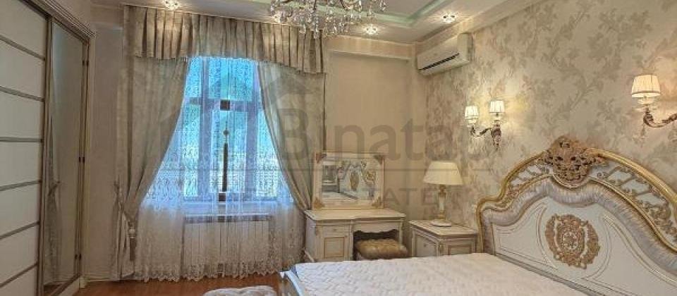 Satilir 6 otaqli menzil/233 kv.m., 28 Mall ve 28 May m/s yaninda yerlesir - 5