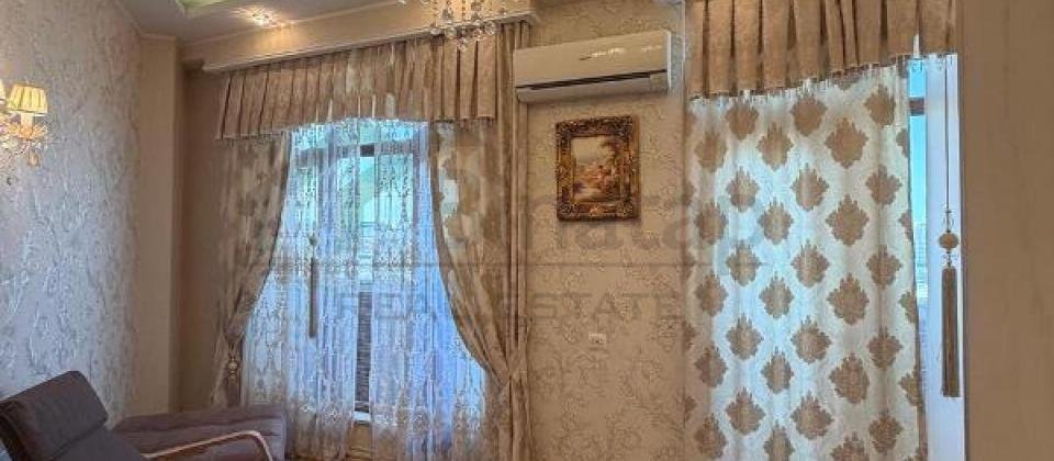 Satilir 6 otaqli menzil/233 kv.m., 28 Mall ve 28 May m/s yaninda yerlesir - 6