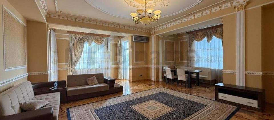 Satilir 4 otaqli menzil/240 kv.m., Semed Vurgun parkinin yani, 28 May m/s yaxindir - 2