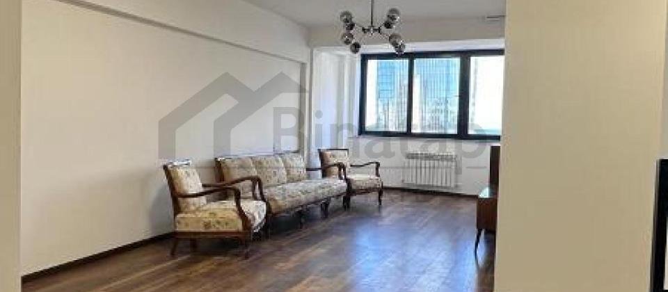 Satilir 3 otaqli menzil/100 kv.m., Bulvar, Neftciler xestexanasi, 28 May ve Xetai m/s yaxindir - 3