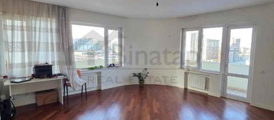 Satilir 2 otaqli menzil/106 kv.m., Yasil Ada usaq bagcasinin yani, 8 Noyabr m/s yaxindir