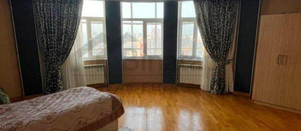 Satilir 6 otaqli menzil/300 kv.m., Yasil Ada usaq bagcasinin yani, 8 Noyabr m/s yaxindir - 3