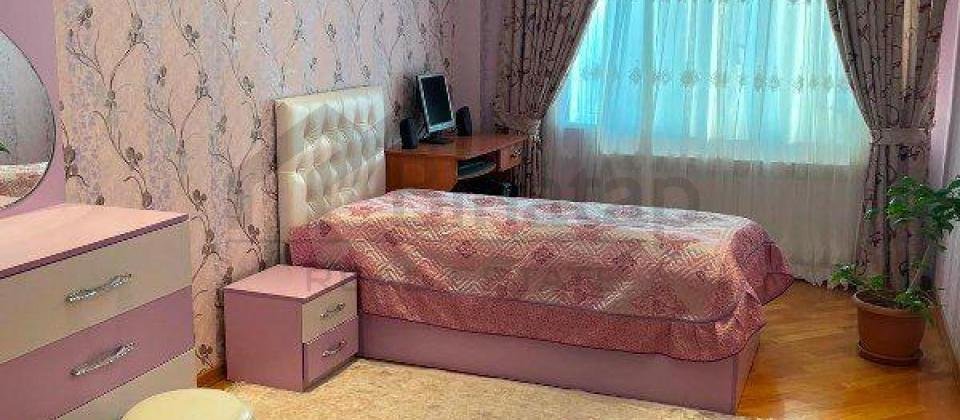 Satilir 6 otaqli menzil/300 kv.m., Yasil Ada usaq bagcasinin yani, 8 Noyabr m/s yaxindir - 5