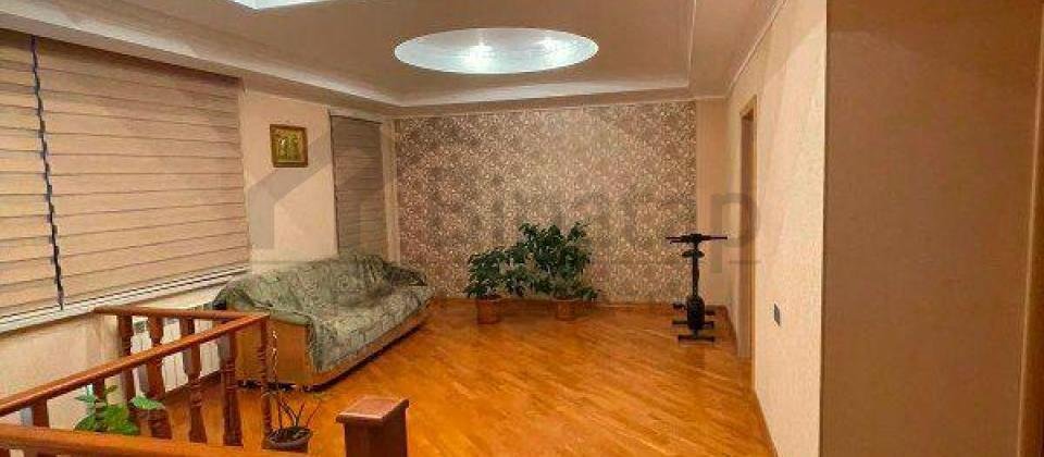 Satilir 6 otaqli menzil/300 kv.m., Yasil Ada usaq bagcasinin yani, 8 Noyabr m/s yaxindir - 12