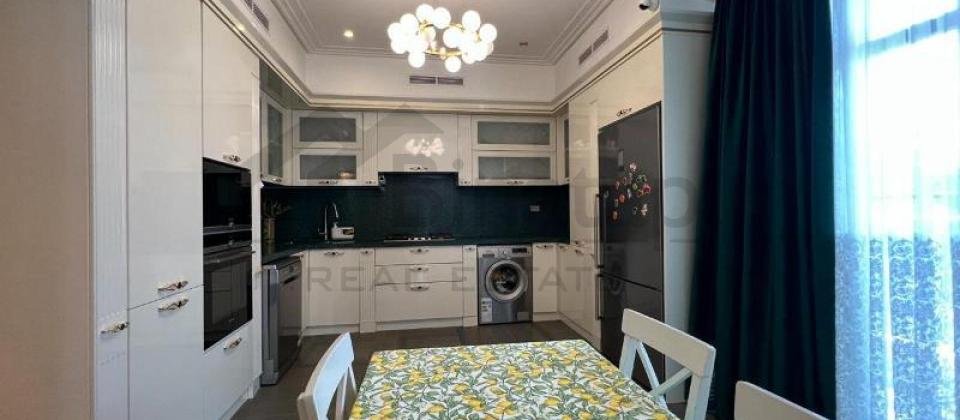 Satilir 4 otaqli menzil/209 kv.m., Grand Hayat Residence, Tbilisi prospekti - 14