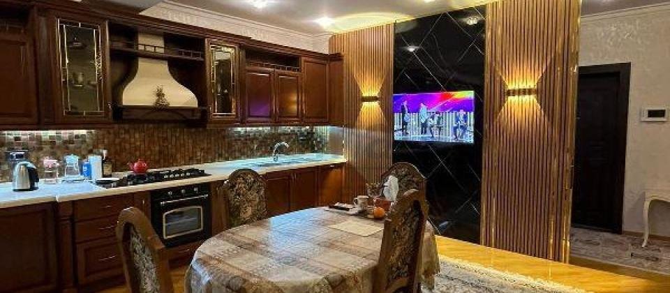 Satilir 5 otaqli menzil/215 kv.m., Semed Vurgun kucesi, Zabitler parkinin yaninda yerlesir - 5