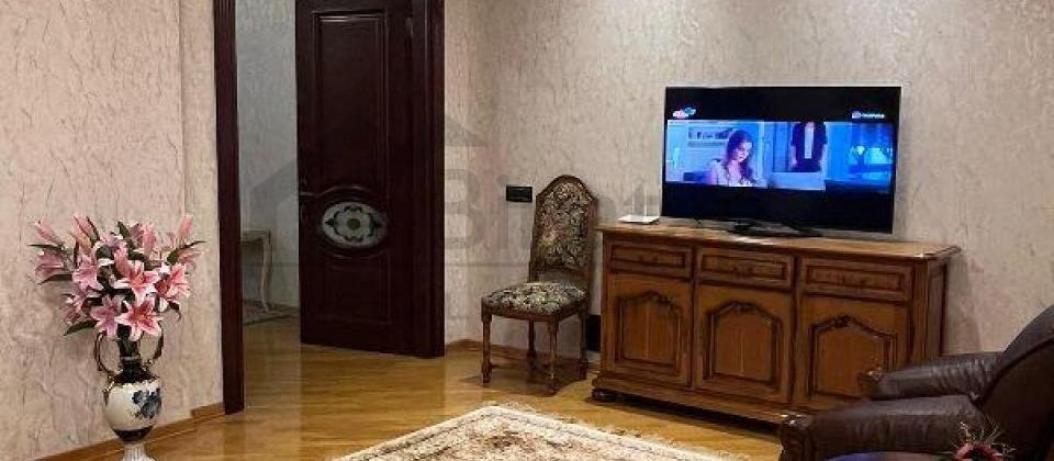 Satilir 5 otaqli menzil/215 kv.m., Semed Vurgun kucesi, Zabitler parkinin yaninda yerlesir - 7