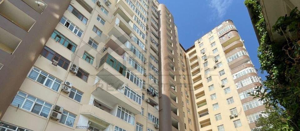 / Satılır 4 otaqlı yeni tikili 130 m², İnşaatçılar m.