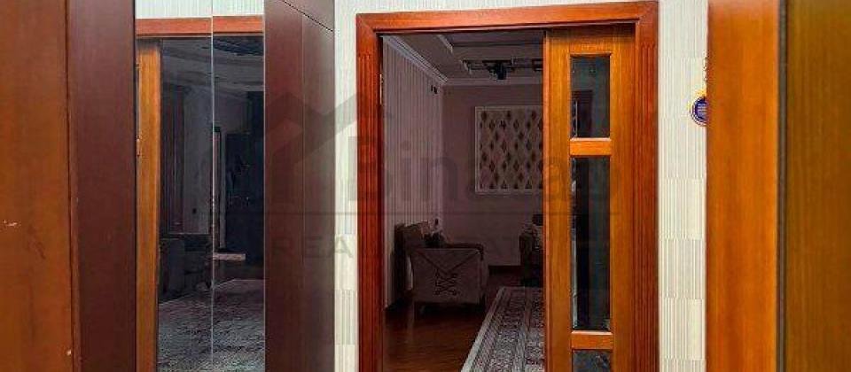 Satilir 5 otaqli menzil/168 kv.m., Mireli Qasqay kucesi, 28 May m/s yaxindir - 8