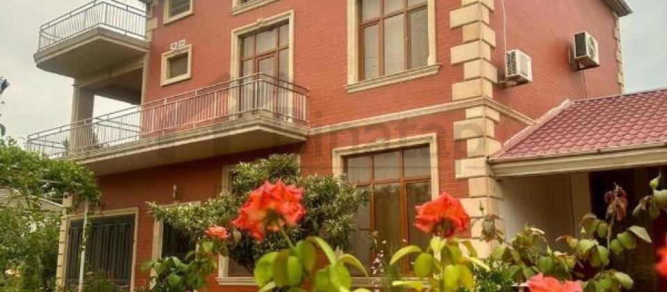 Satilir 7 otaqli villa/335 kv.m., Heyder Eliyev prospekti, Koroglu m/s ve Bravo markete yaxindir