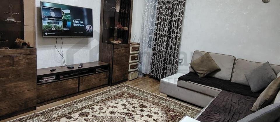 28 may 1 otaqlı ev təcili satılır