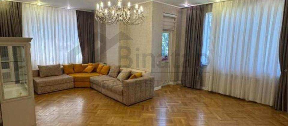 Satilir 3 otaqli menzil/135 kv.m., Musabeyov parkinin yani, Elmler Akademiyasi m/s yaxindir