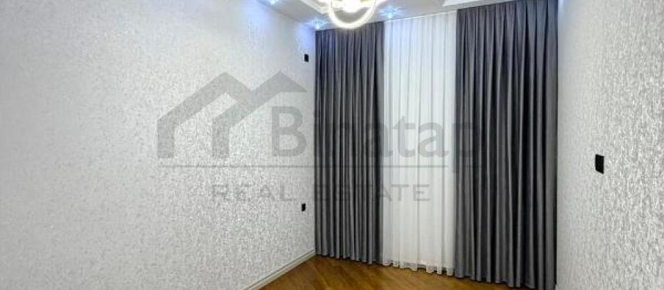 Satilir 4 otaqli menzil/130 kv.m., Yasil Ada usaq bagcasinin yani, 8 Noyabr m/s yaxindir - 5