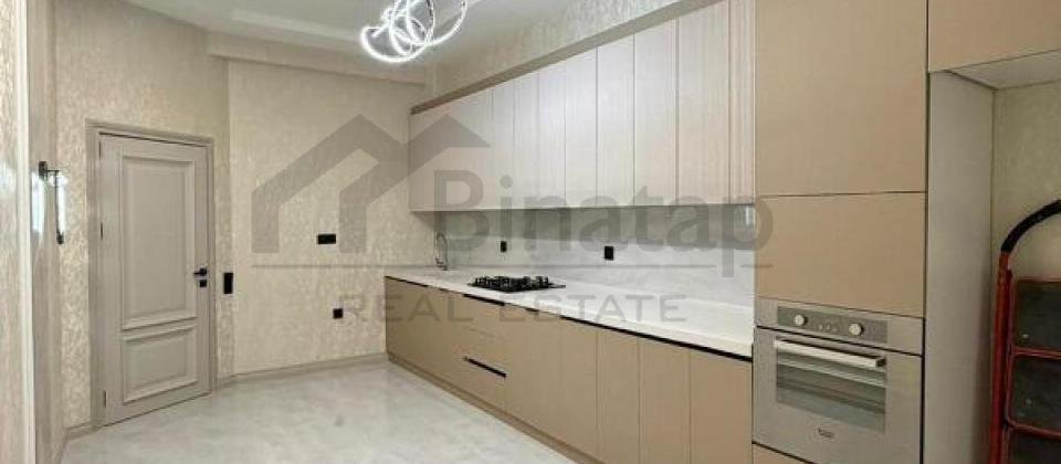 Satilir 4 otaqli menzil/130 kv.m., Yasil Ada usaq bagcasinin yani, 8 Noyabr m/s yaxindir - 9