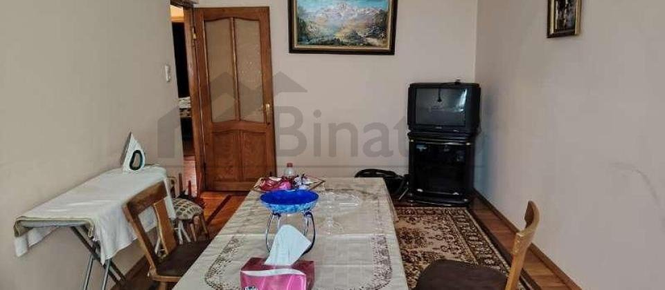 Satilir 3 otaqli menzil/65 kv.m., Hesen Eliyev kucesi (İnqlab), 8 Noyabr m/s yaxindir