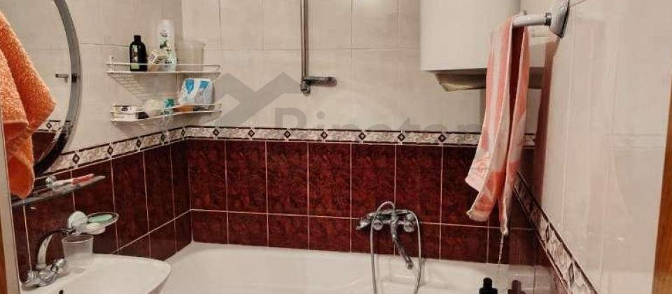 Satilir 3 otaqli menzil/65 kv.m., Hesen Eliyev kucesi (İnqlab), 8 Noyabr m/s yaxindir - 9