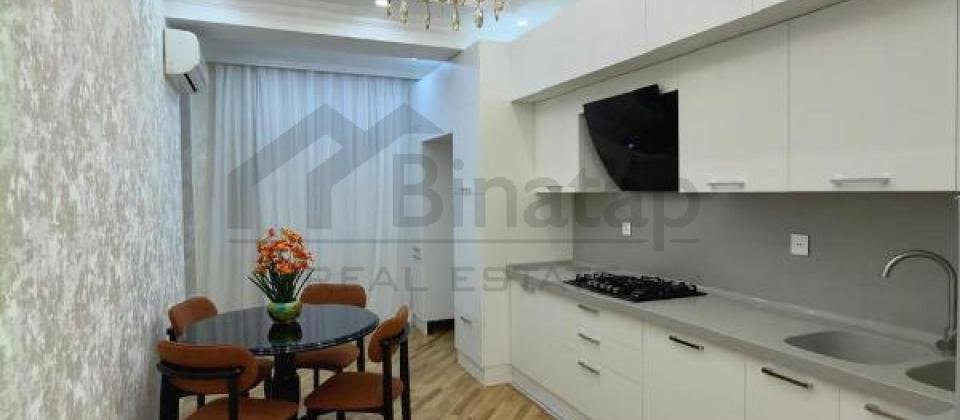 Satilir 4 otaqli menzil/165 kv.m., Azadliq prospekti, 28 May m/s yaxindir - 9