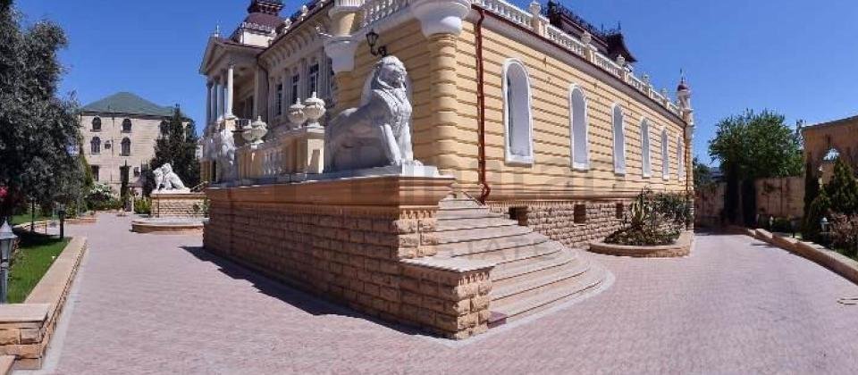 Satilir 10 otaqli villa/3000 kv.m., Tbilisi prospekti, Avropa otelin arxasinda yerlesir - 3