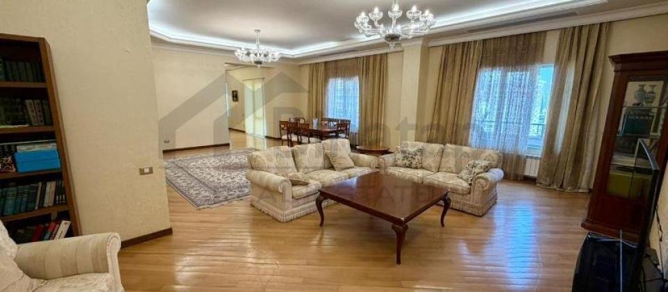 Satilir 5 otaqli menzil/390 kv.m., Resid Behbudov kucesi, Heyder Eliyev sarayina yaxindir