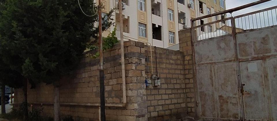 Masazır qəsəbəsində kupçalı,əşyalı  bina evi satılır