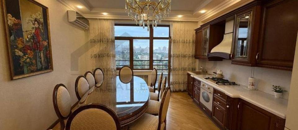 Satilir 3 otaqli menzil/101 kv.m., Caspian Plazanin yani, İzmir park ve Nizami m/s yaxindir
